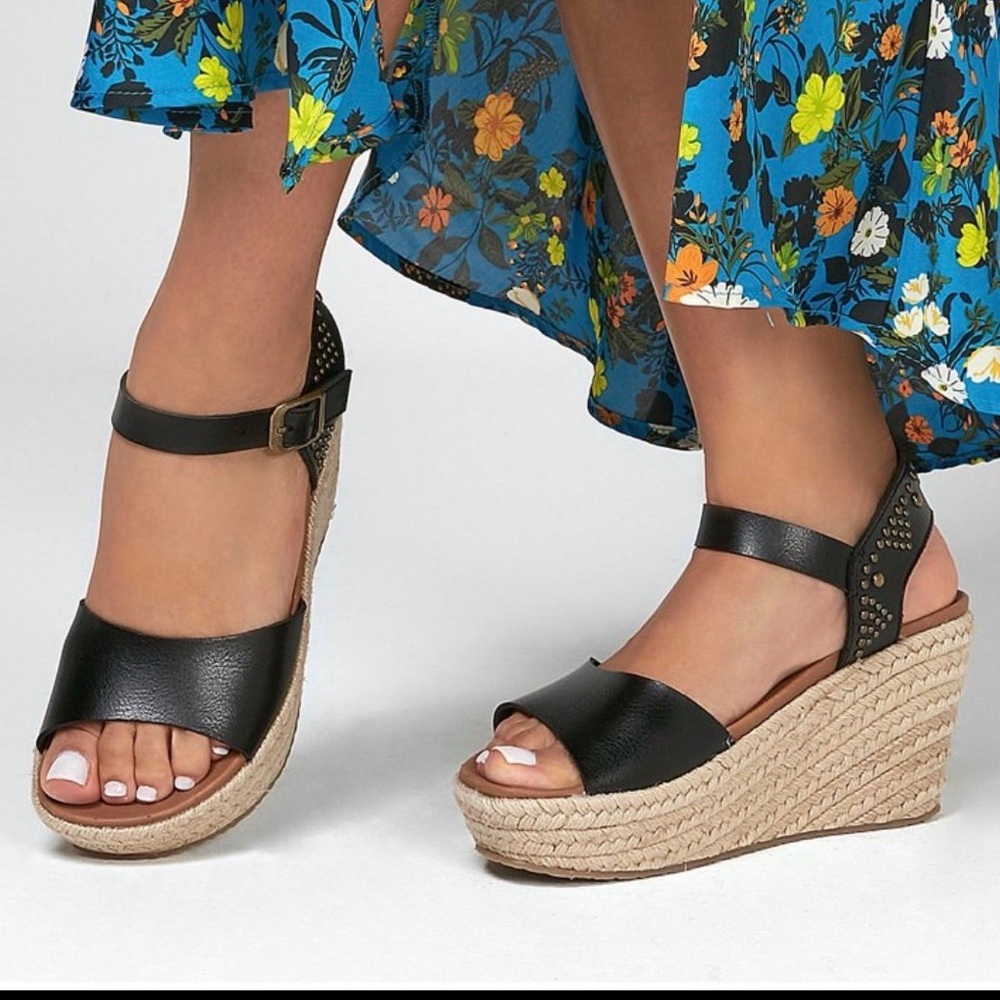 Skechers Luxe Brit Edgy Days Wedge Sandals
Black Leather Size 10